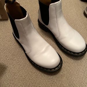 Dr Martens 2976 Chelsea boot NWOT